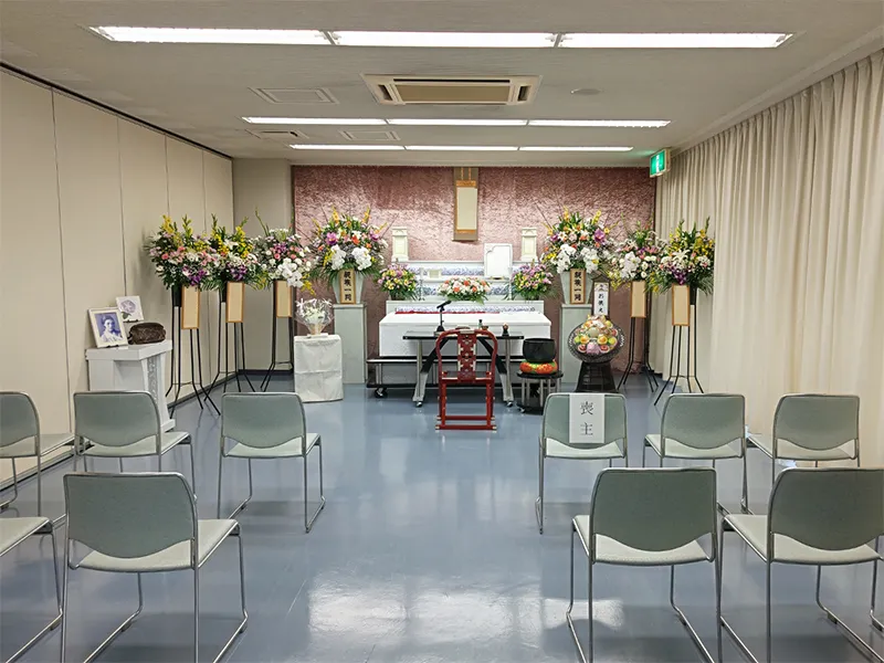 総合葬儀場 服部会館 1階 小式場